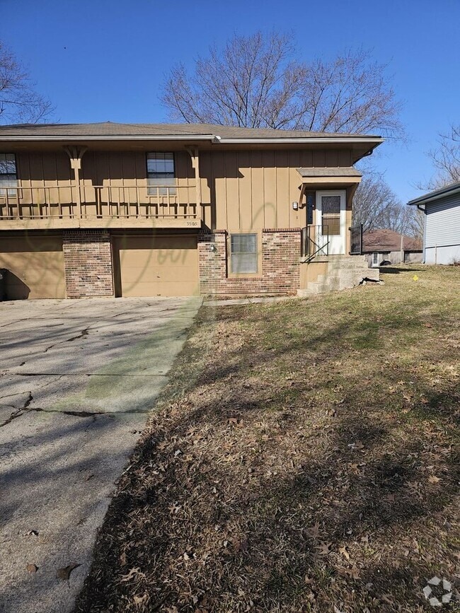 Building Photo - BLUE SPRINGS TOWNHOME!!!