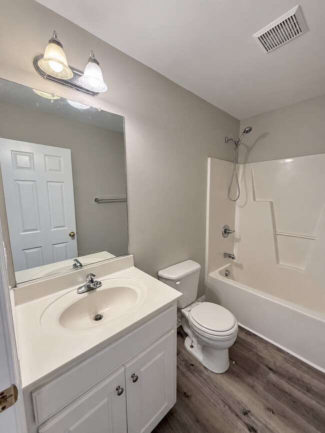 Building Photo - 714 Ralph Graham Dr