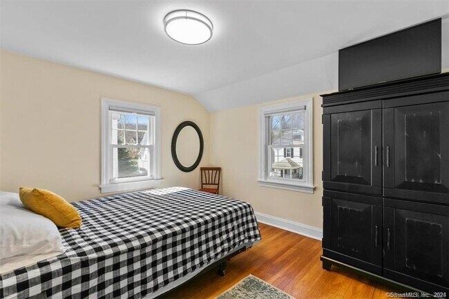 Building Photo - 21 Lilac Ave