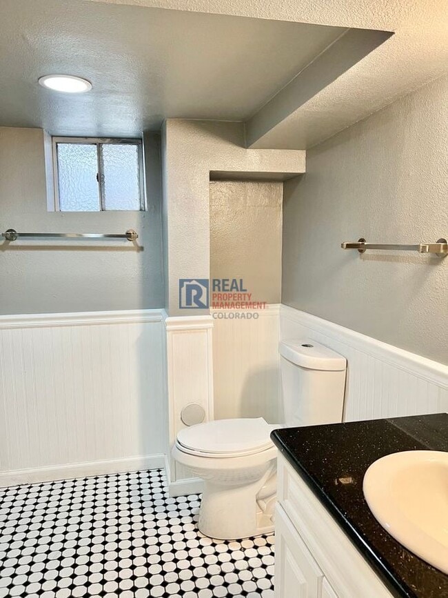 Building Photo - 594 S Ogden St