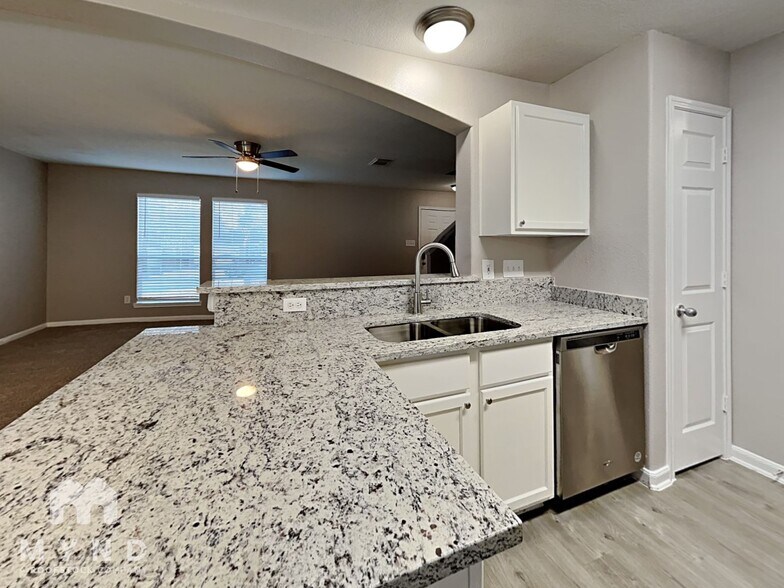 Building Photo - 14128 Broken Arrow Dr