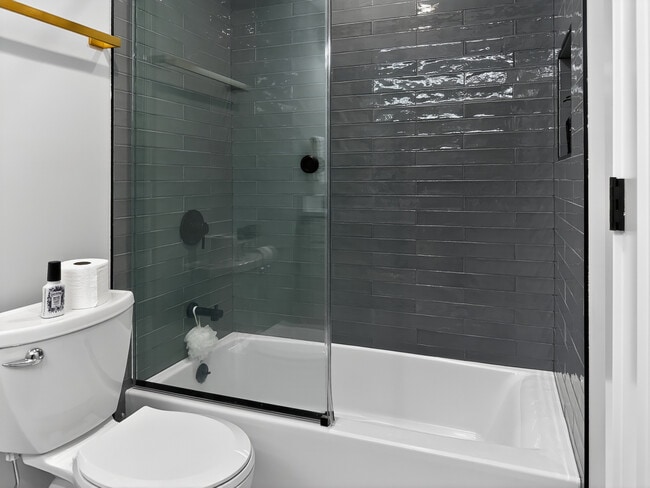 Building Photo - 2451 N Albany Ave