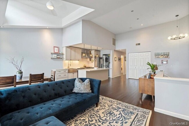 Building Photo - 241-43 Oak Park Dr