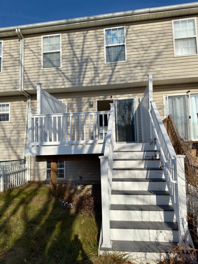 Building Photo - 131 Rosie Dr