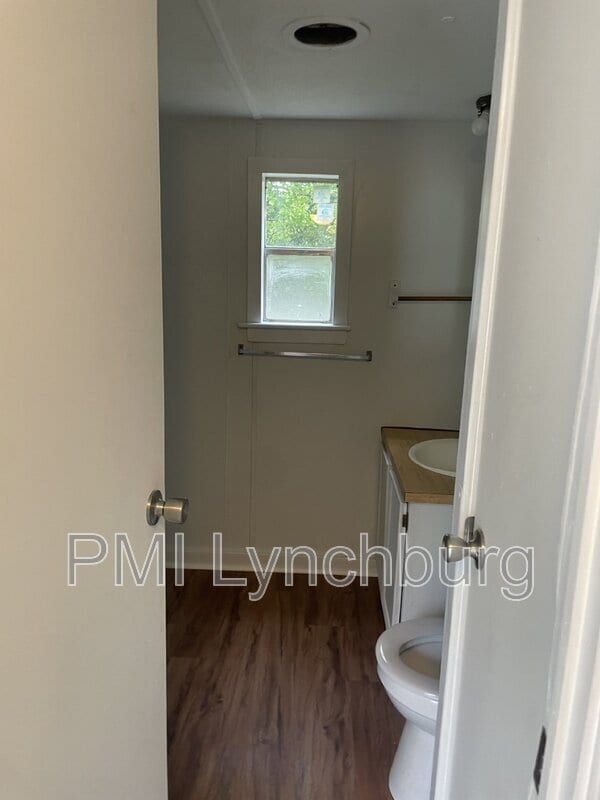 Building Photo - 102 Sue Dr