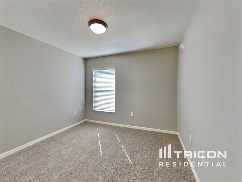 Building Photo - 887 Orleans Dr