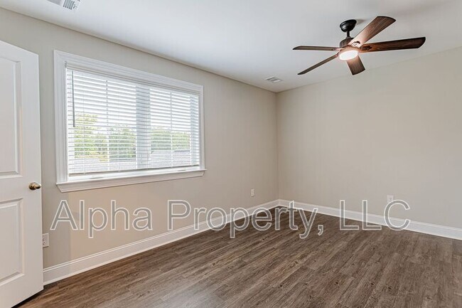 Building Photo - 105 Remount Way