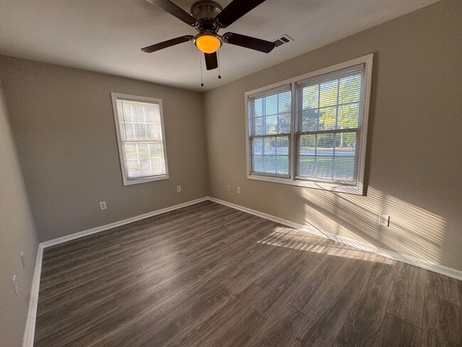 Building Photo - 2 Bedroom 1 Bathroom