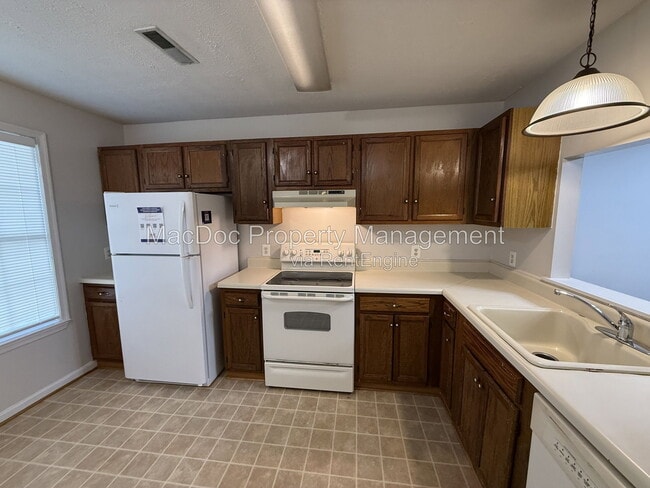 Building Photo - 11185 Kensington Pl