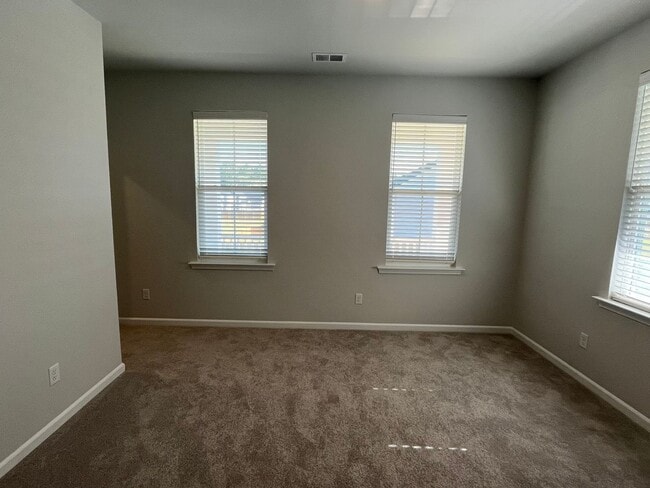 Building Photo - Stunning 4 Bedroom 4.5 Bath Home In Summer's Corner~