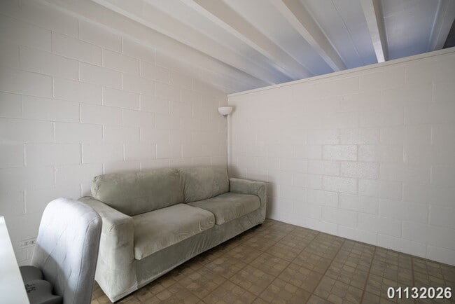 Building Photo - Furnished Alamoana-Kakaako 2nd Floor Unit (Piikoi St)