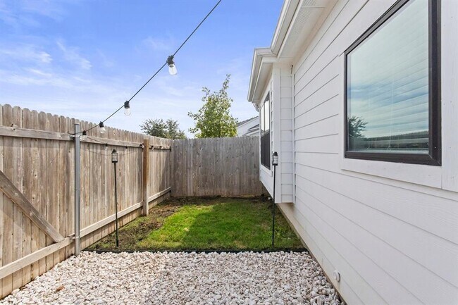 Building Photo - 283 Fieldwood Dr