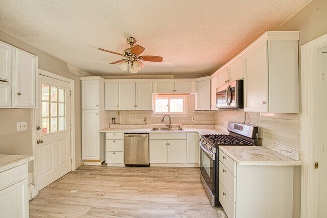 Building Photo - 1246 Somerset Ave