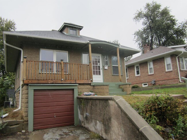 Building Photo - 2556 Vane St
