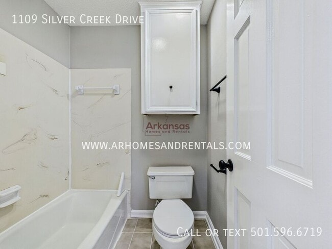 Building Photo - 1109 Silver Creek Dr