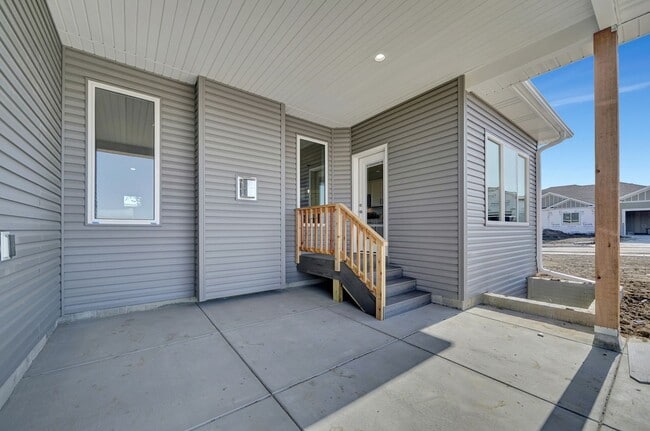 Building Photo - Newly Constructed Spacious Townhome