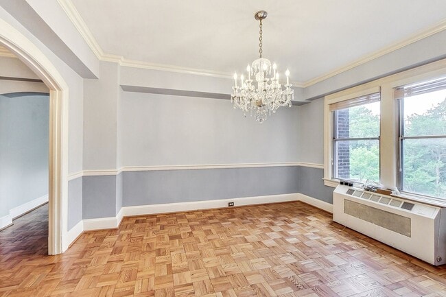 Building Photo - Elegant 2 Bedroom/ 2 Bath Unit in Westchester Cooperative!