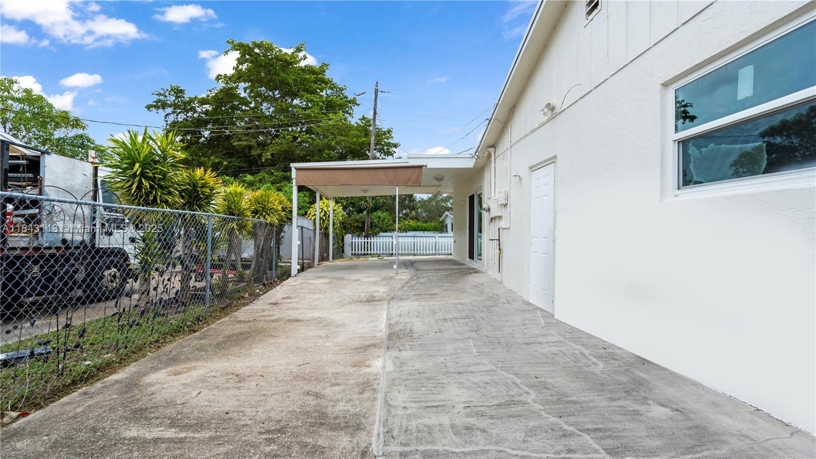 Building Photo - 1831 SW 98th Ter
