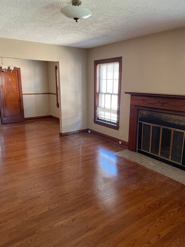 Building Photo - 210 Browns Ln