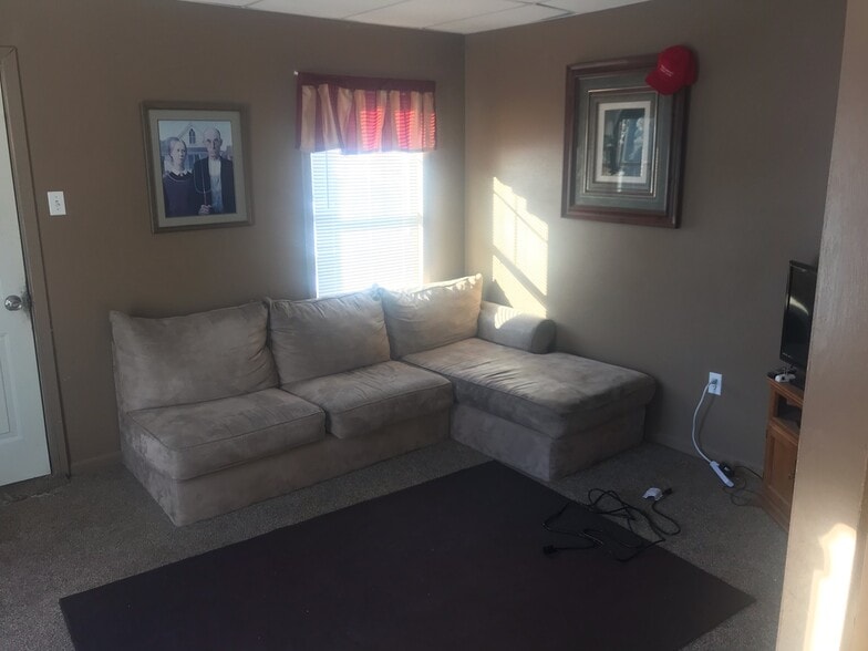 Living Room - 918 2nd Ave