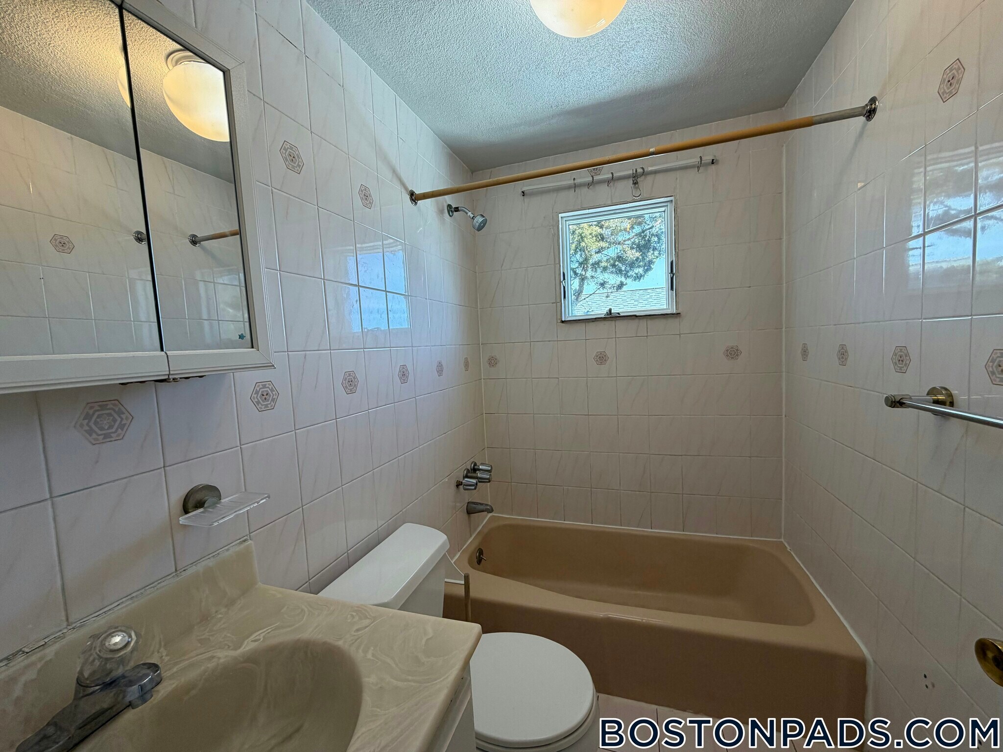 Building Photo - 92 Sylvia St