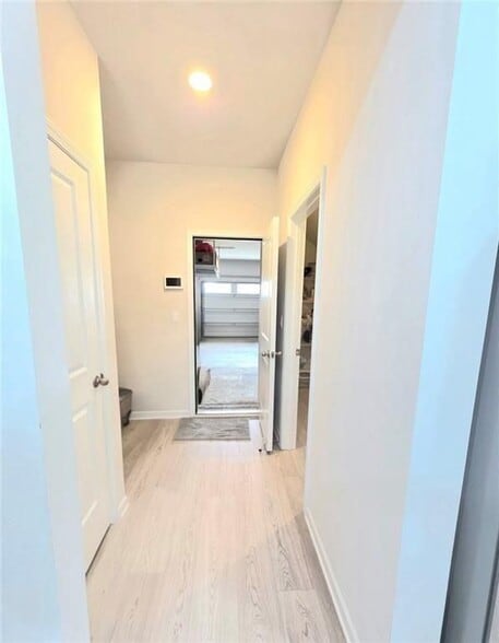 Building Photo - 327 Vly Oak Dr