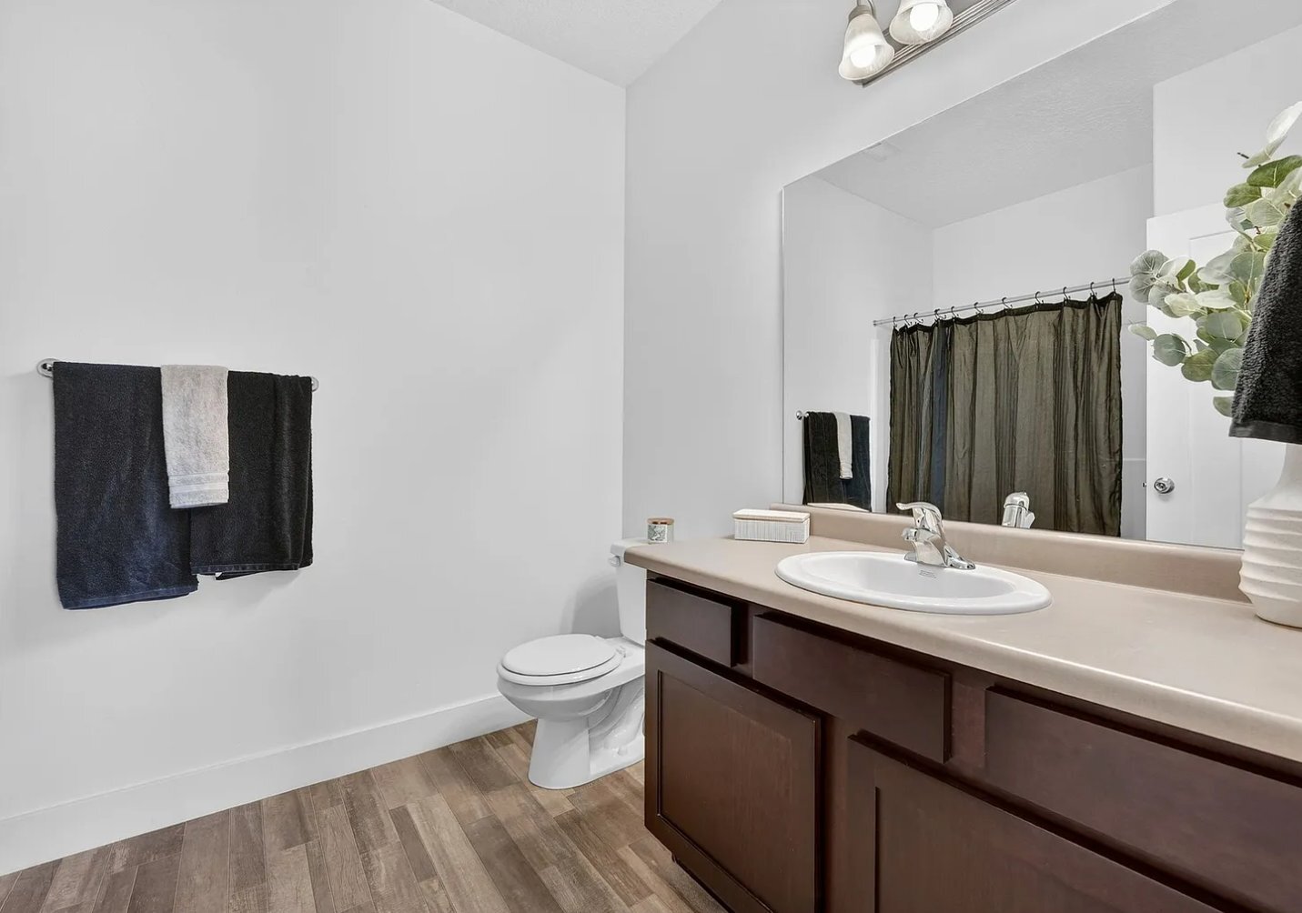 Building Photo - 1807 W Eaglewood Dr