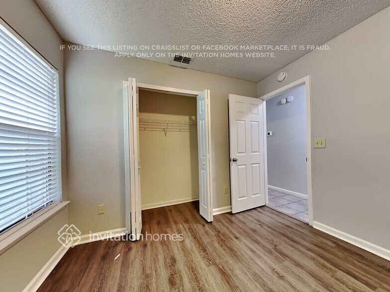 Building Photo - 12934 Staffordshire Dr S