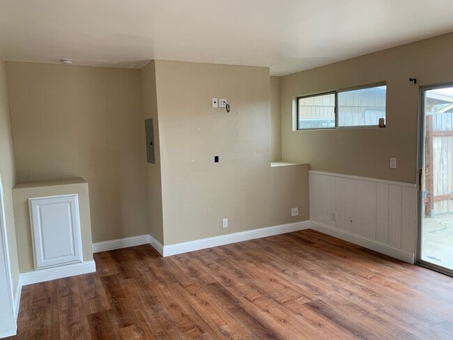 Building Photo - 2-Bedroom Home with Balcony in Orcutt – Pe...
