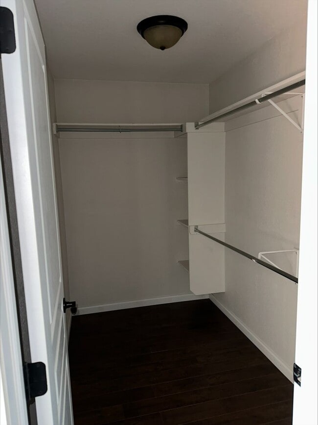 Building Photo - Available for Rent: 2 Bedroom/1.5 Bathroom...