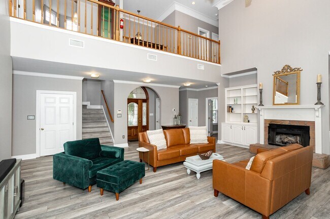 Building Photo - Historic Highland Road Beauty with Bayou V...