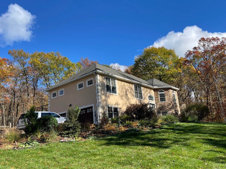 Building Photo - 20 Maple Hill Rdge