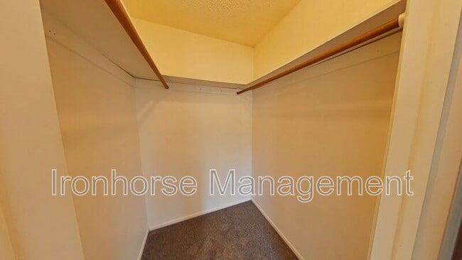 Building Photo - 411 N 16th Ave