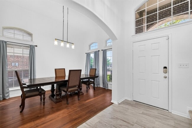 Building Photo - 15807 Sonoma Park Dr