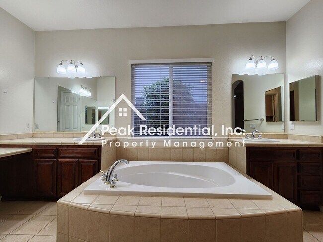 Building Photo - Spacious Folsom 4bd/3ba Home With 3 Car Garage!