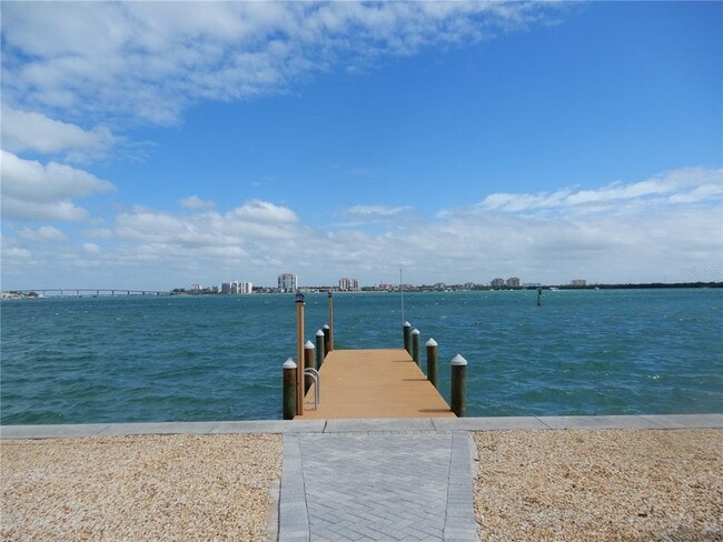 Building Photo - 337 1st St W