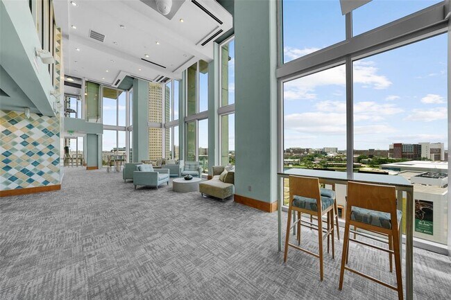 Building Photo - 777 N Ashley Dr