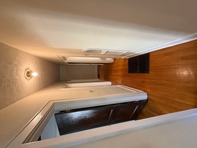 Building Photo - 608 Kastle Rd