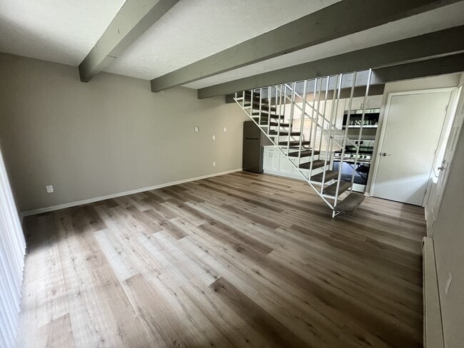 Building Photo - Creekbend & Chase Townhomes