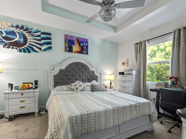 Building Photo - 1108 SE 26th Ter