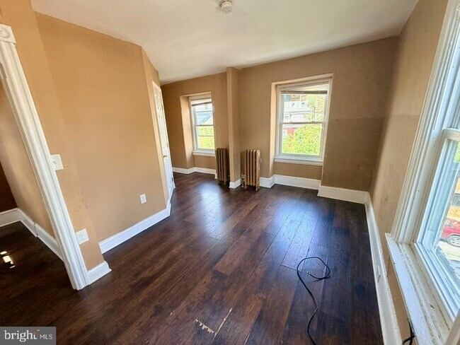 Building Photo - 400 W 3rd St