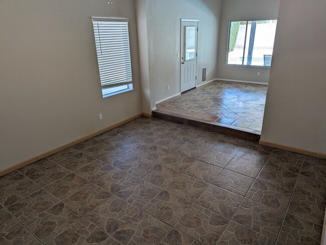 Building Photo - 6768 Shelter Ln