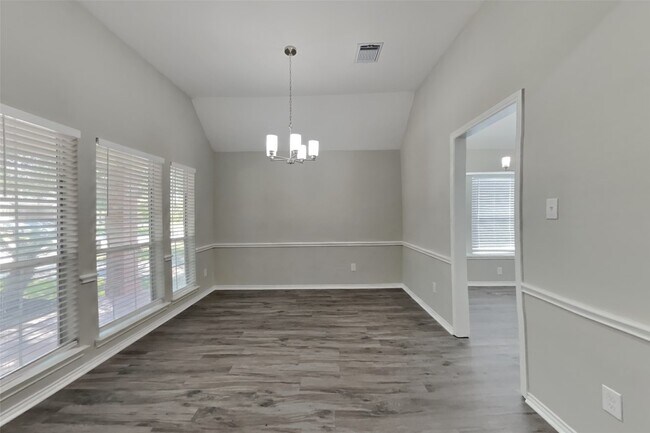 Building Photo - 4911 Lake Daniel Ct
