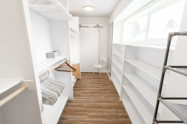 Building Photo - 5177 NE 14th Pl