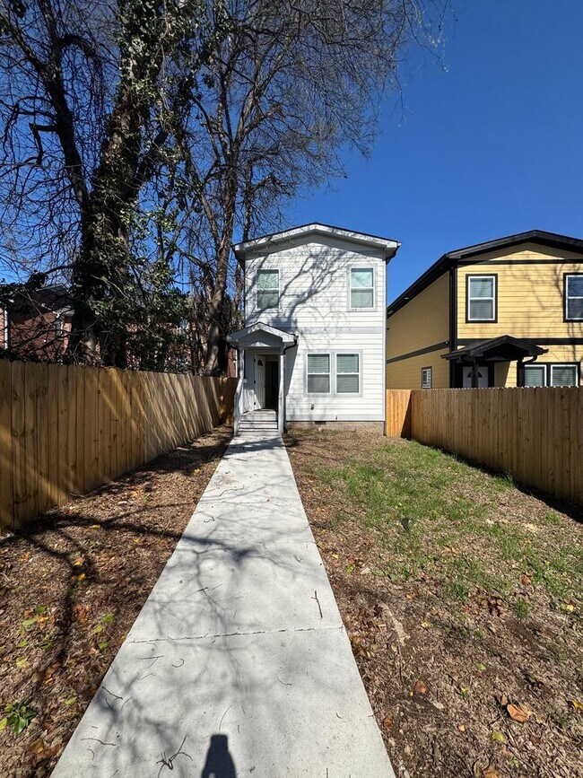 Building Photo - Be the first to live in this 3 bed/3.5 bath home across from Meharry Medical- great location with...