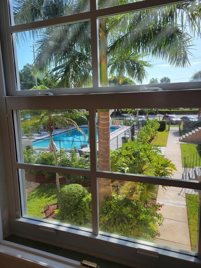 Building Photo - 101 S Golfview Rd