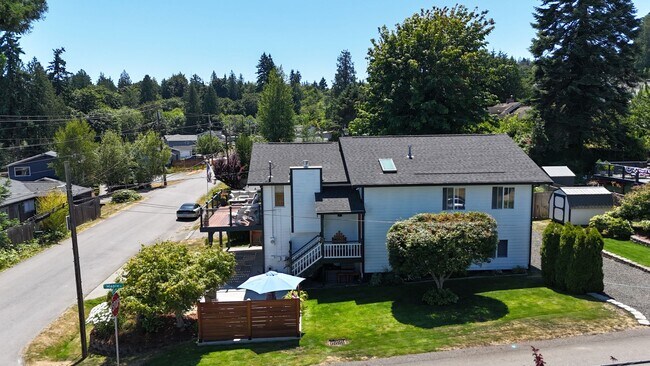 Building Photo - VIEW HOME FOR RENT!