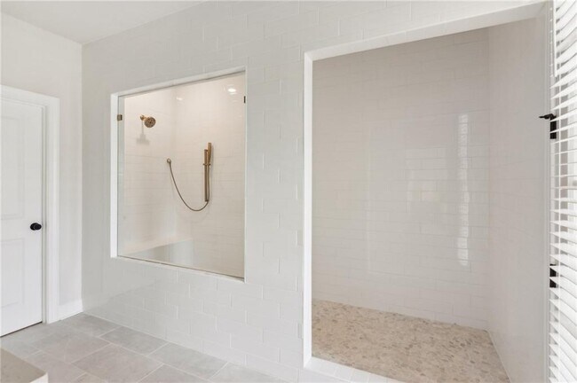 Building Photo - 427 Burton Dr