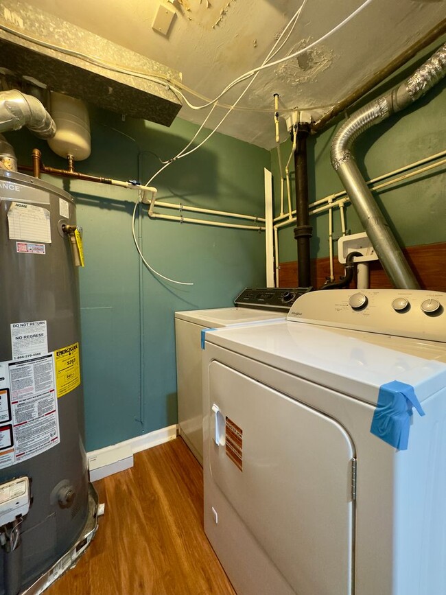 Building Photo - $300 OFF THIS Charming 2 Bedroom/1 Bathroom Townhome in Dundalk, MD!