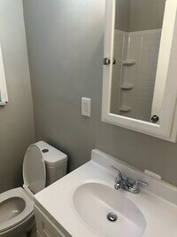 Building Photo - Charming 1-Bedroom Multiplex in Cincinnati with Modern Amenities!